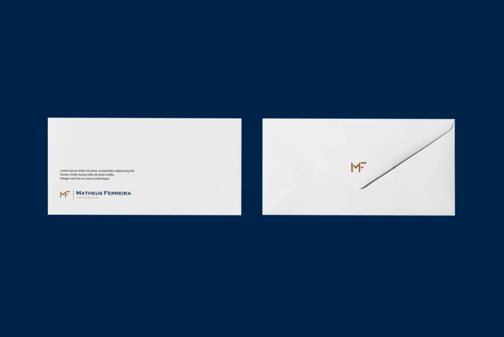 itens de papelaria representando o logotipo de Matheus Ferreira